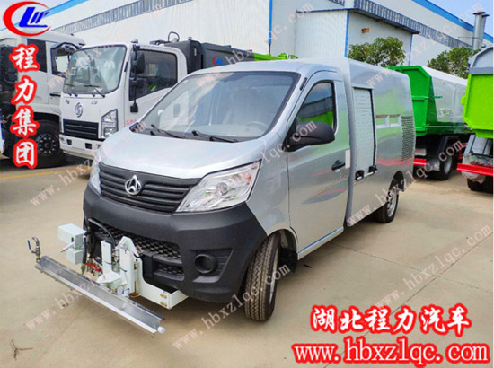 湖北程力專用汽車有限公司長(zhǎng)安路面養(yǎng)護(hù)車做城市環(huán)境好幫手！